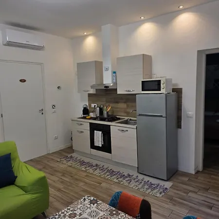 Mauro Bilo Flat B